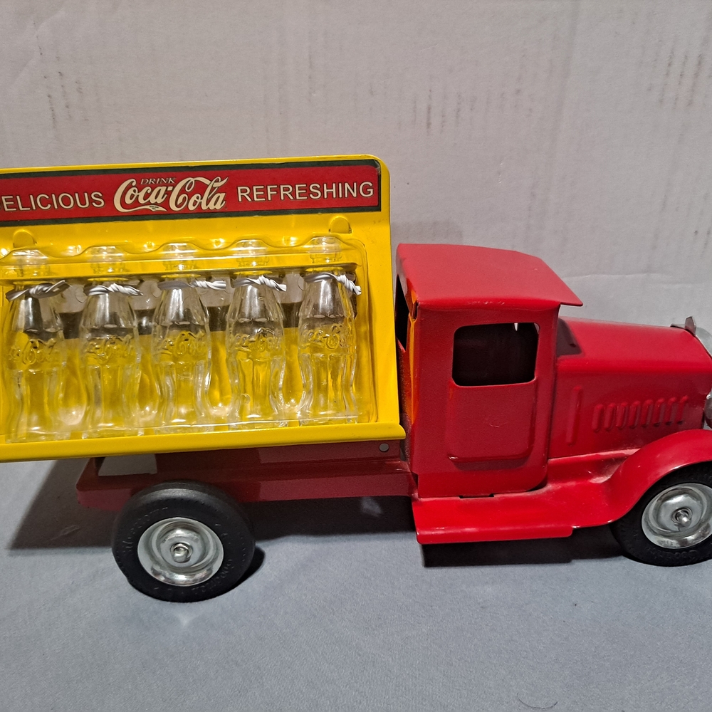 Metalcraft Gearbox Coca Cola Red Truck with Yellow Display